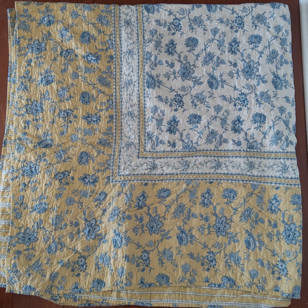 WILLIAMS SONOMA💥Nwot💥Yellow & Blue Floral Quilted Reversible Tablecloth/Quilt